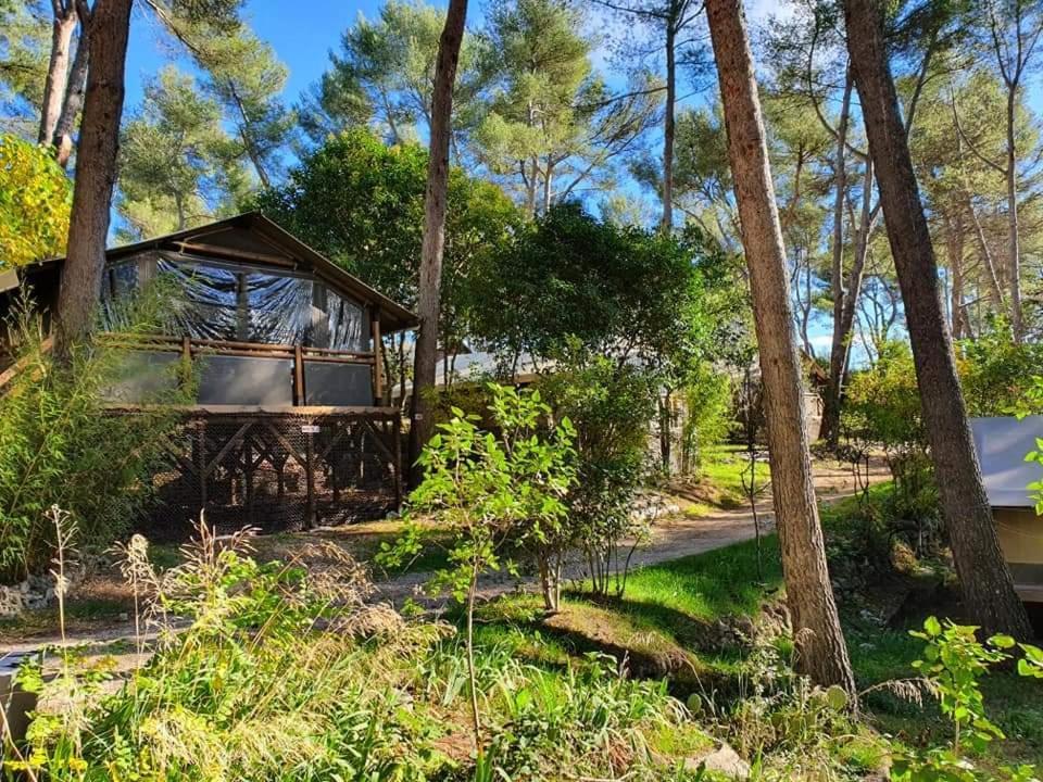 אובן Camping Du Garlaban מראה חיצוני תמונה