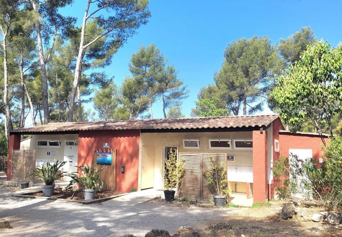 אובן Camping Du Garlaban מראה חיצוני תמונה