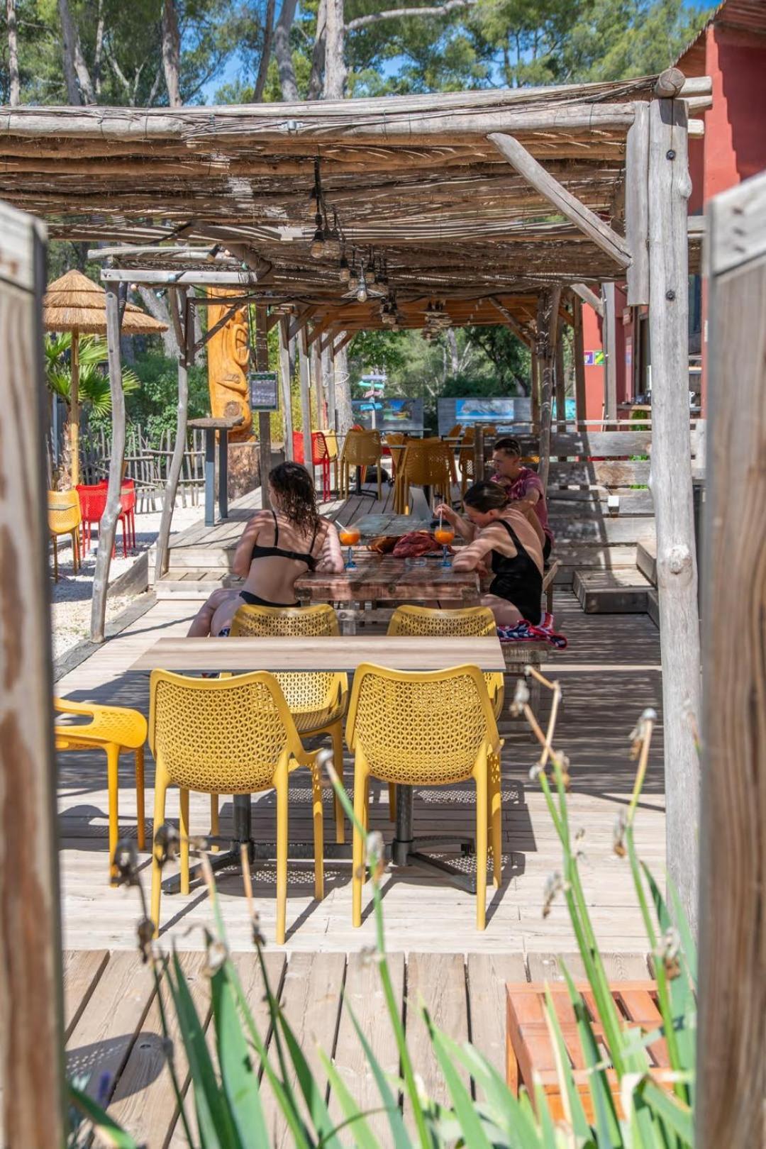 אובן Camping Du Garlaban מראה חיצוני תמונה